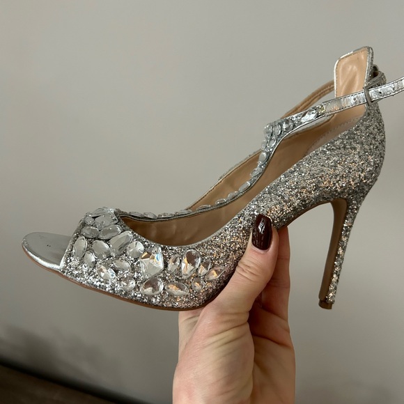 Jewel Badgley Mischka Sparkling Silver Heels, 9,5 - Picture 4 of 12